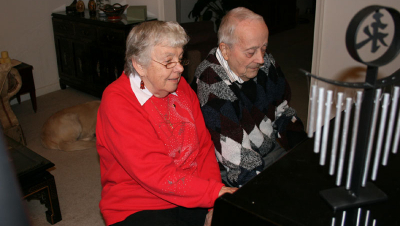 family_20100131_parents.jpg (73701 bytes)