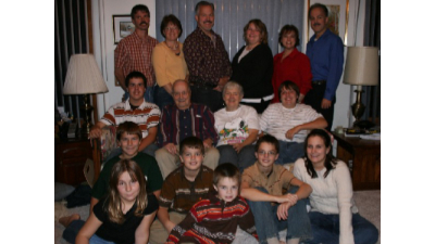 family_christmas_06.jpg (96656 bytes)